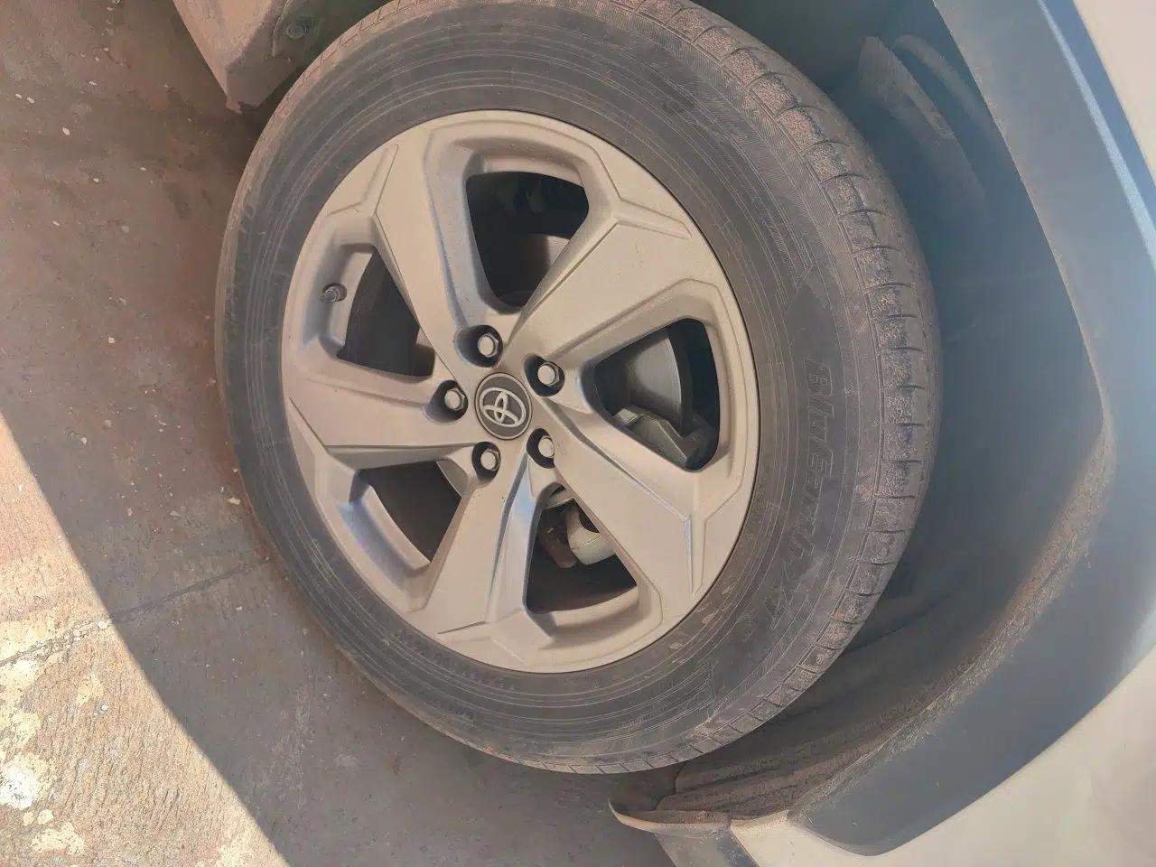 Toyota RAV4 2021 2.0L CVT Two-Wheel Drive Fashion Edition — миниатюра 8