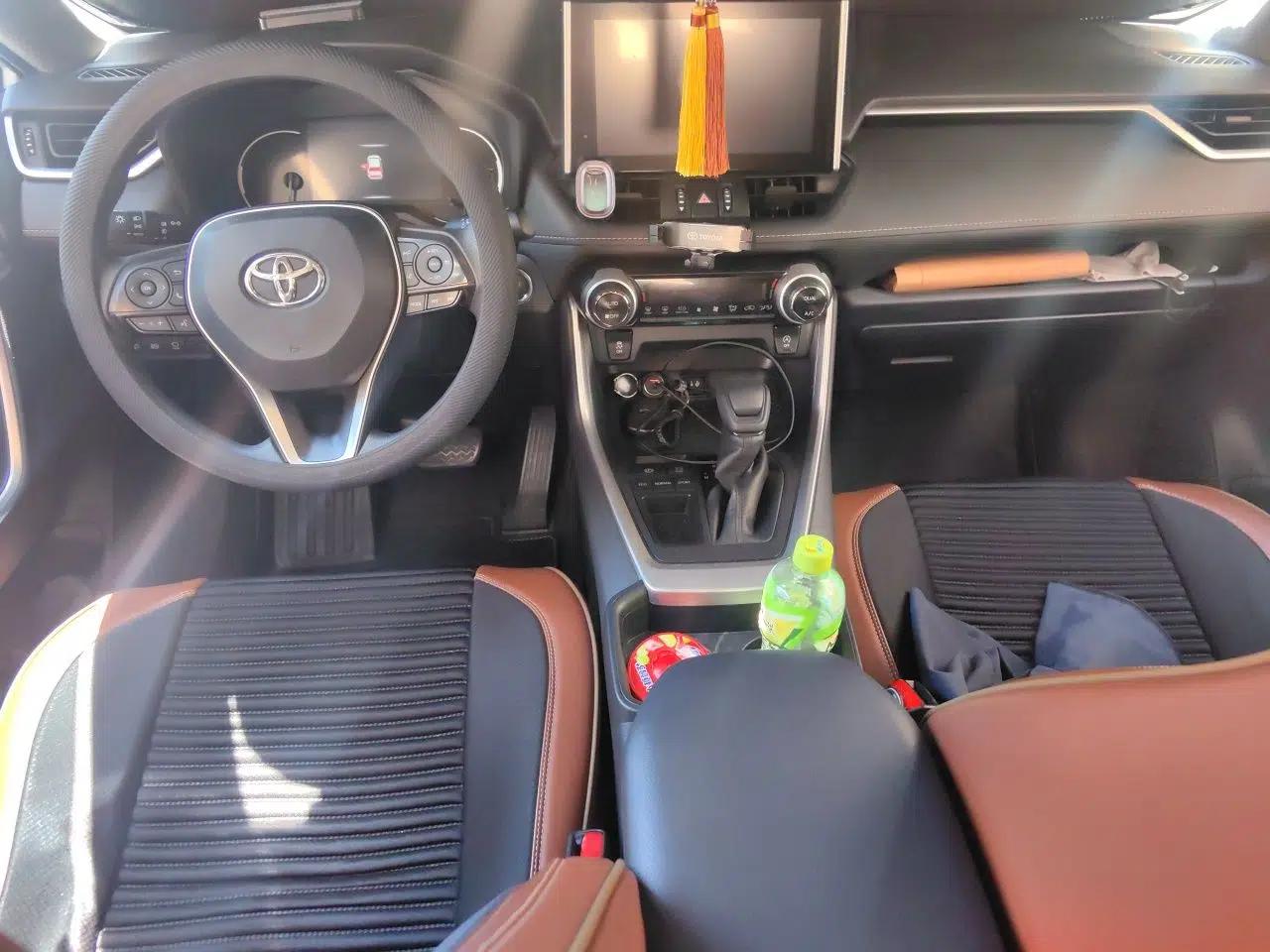 Toyota RAV4 2021 2.0L CVT Two-Wheel Drive Fashion Edition — миниатюра 9