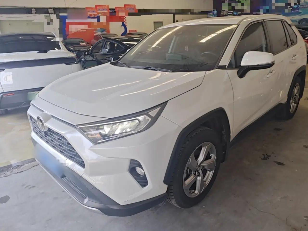 Toyota RAV4 2021 2.0L CVT Two-Wheel Drive Fashion PLUS Edition — миниатюра 1