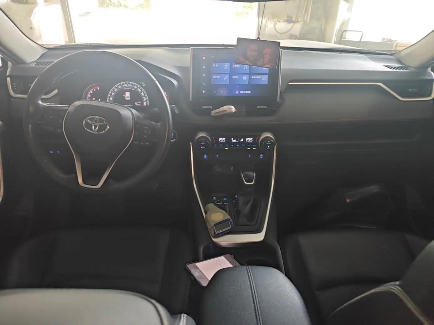 Toyota RAV4 2021 2.0L CVT Two-Wheel Drive Fashion PLUS Edition — миниатюра 12