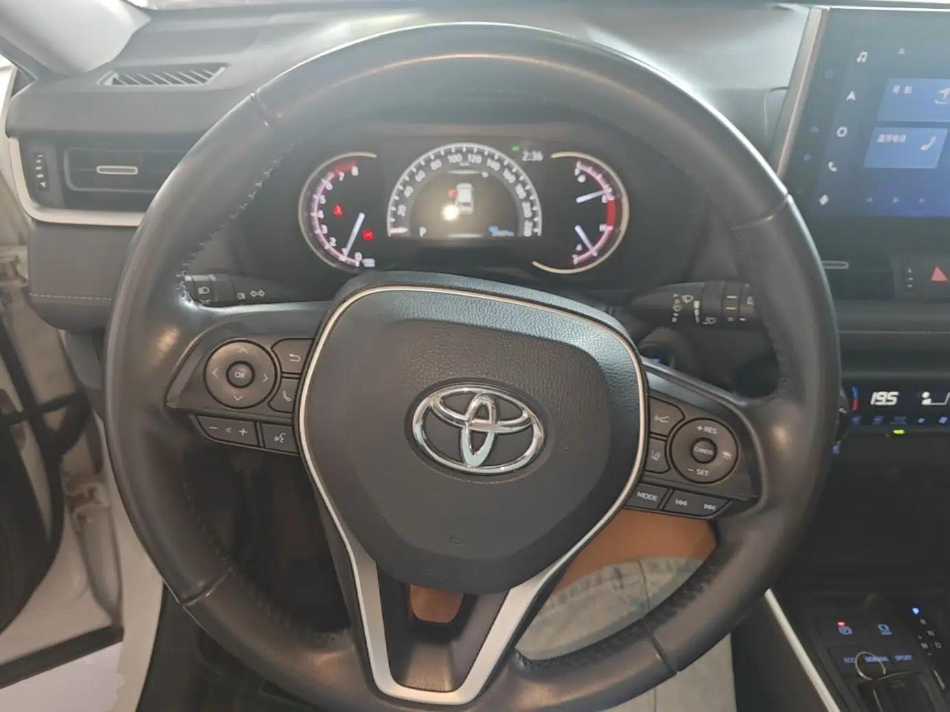 Toyota RAV4 2021 2.0L CVT Two-Wheel Drive Fashion PLUS Edition — миниатюра 13