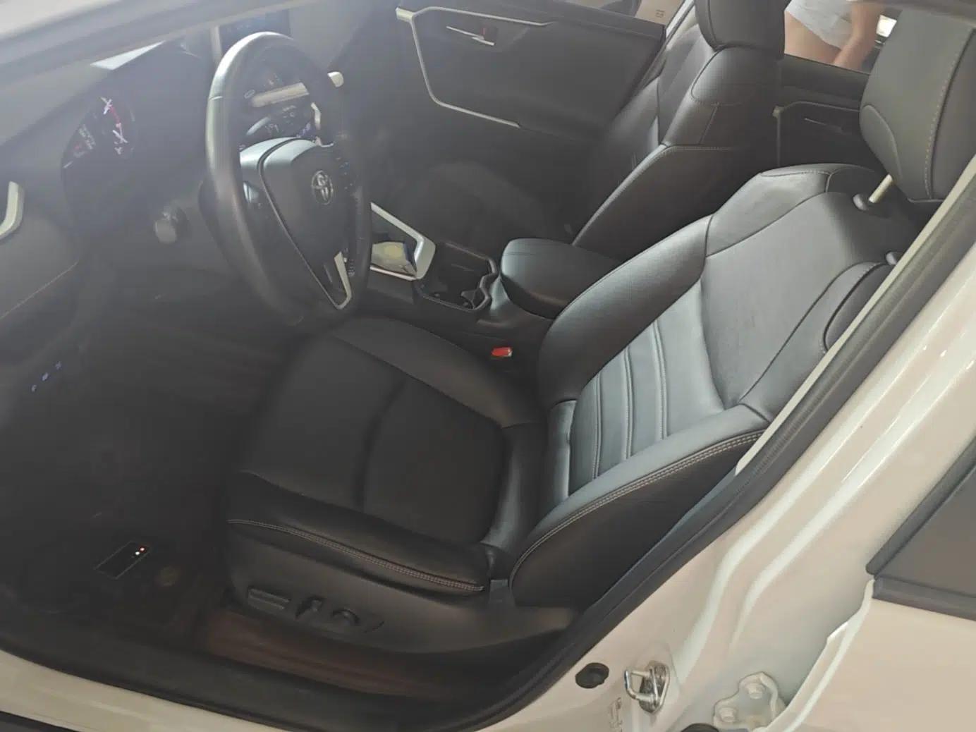 Toyota RAV4 2021 2.0L CVT Two-Wheel Drive Fashion PLUS Edition — миниатюра 17