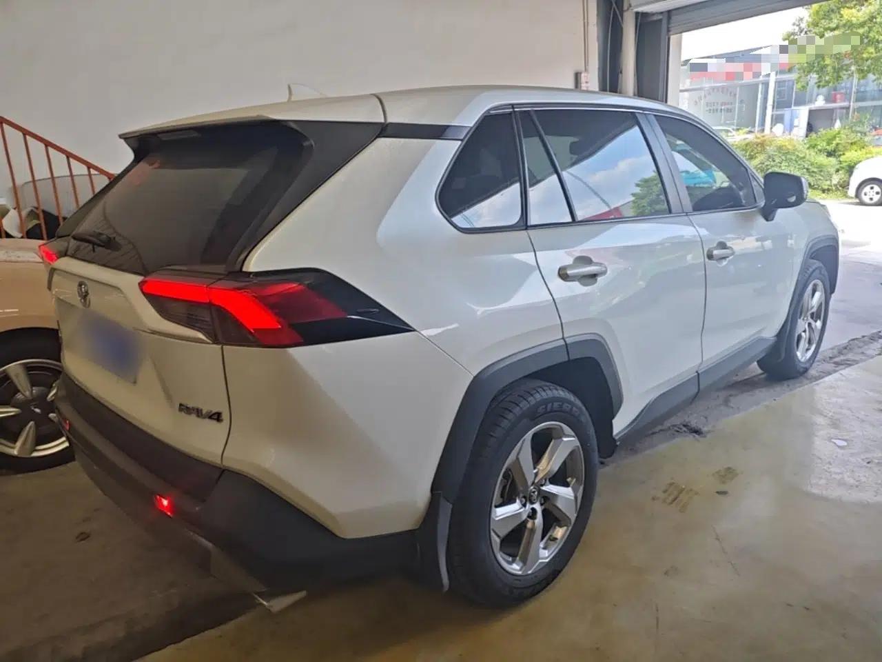 Toyota RAV4 2021 2.0L CVT Two-Wheel Drive Fashion PLUS Edition — миниатюра 6