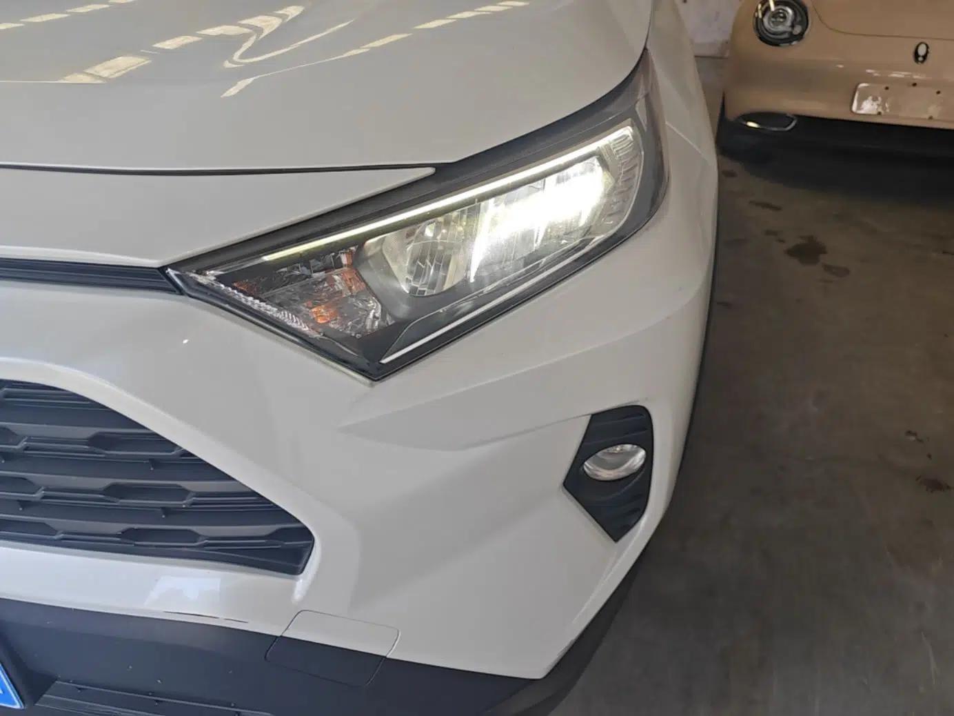 Toyota RAV4 2021 2.0L CVT Two-Wheel Drive Fashion PLUS Edition — миниатюра 8