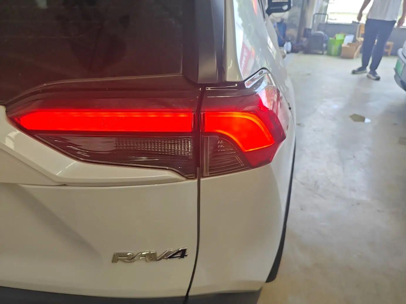 Toyota RAV4 2021 2.0L CVT Two-Wheel Drive Fashion PLUS Edition — миниатюра 9
