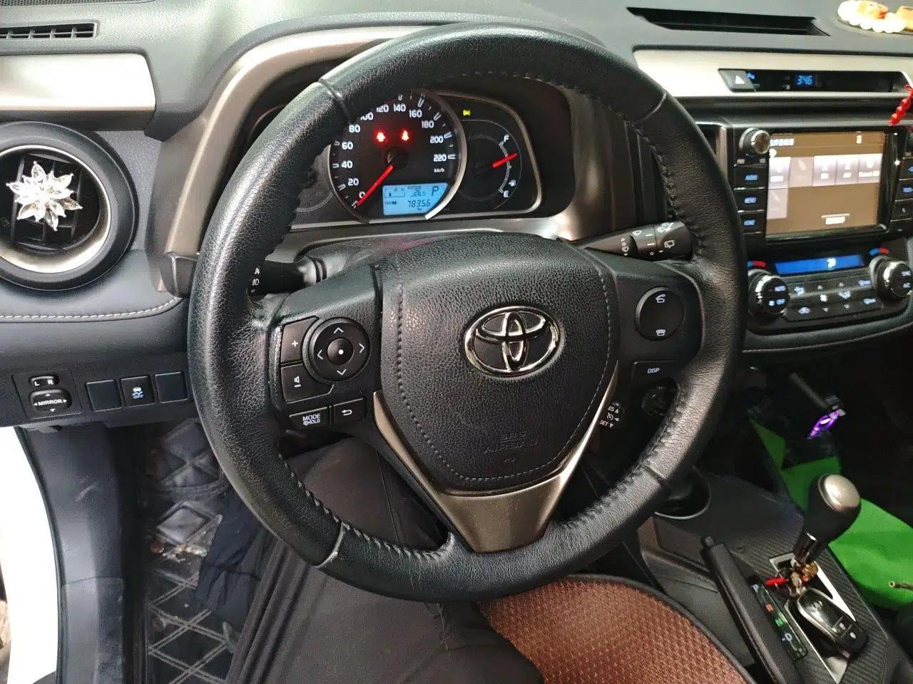 Toyota RAV4 2015 2.5L Automatic 4x4 Elite Edition — миниатюра 10
