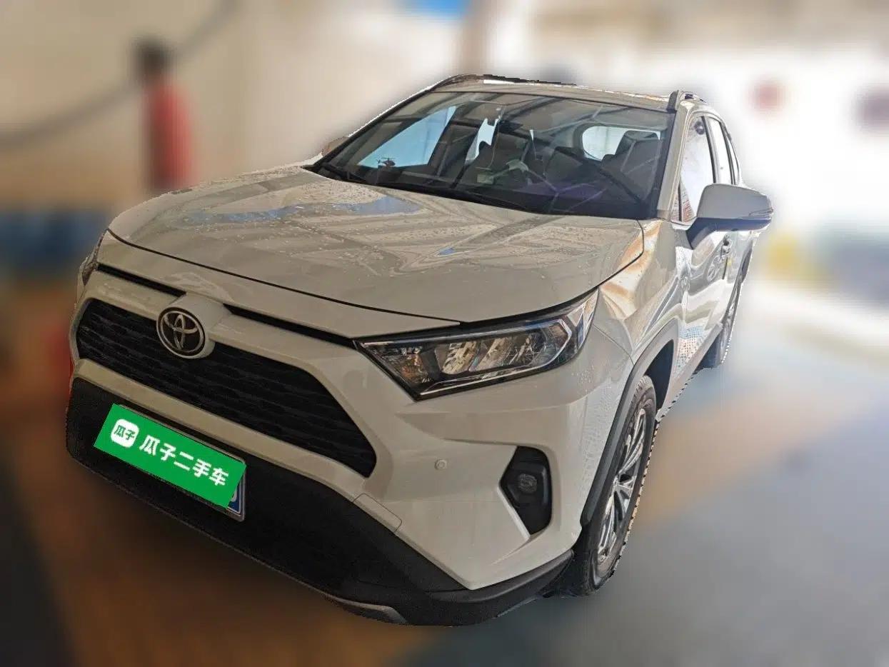 Toyota RAV4 2024 2.0L CVT Two-Wheel Drive Fashion Edition — миниатюра 1