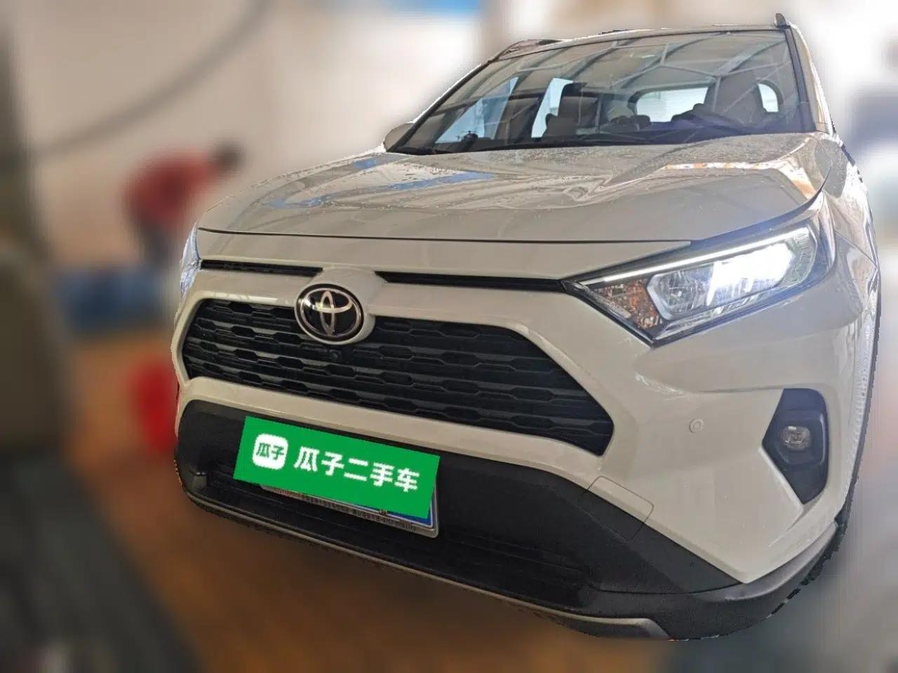 Toyota RAV4 2024 2.0L CVT Two-Wheel Drive Fashion Edition — миниатюра 2