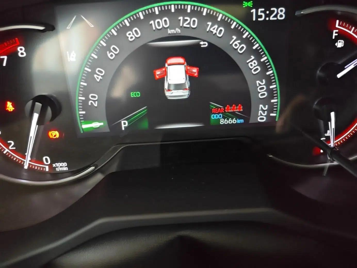 Toyota RAV4 2024 2.0L CVT Two-Wheel Drive Fashion Edition — миниатюра 12