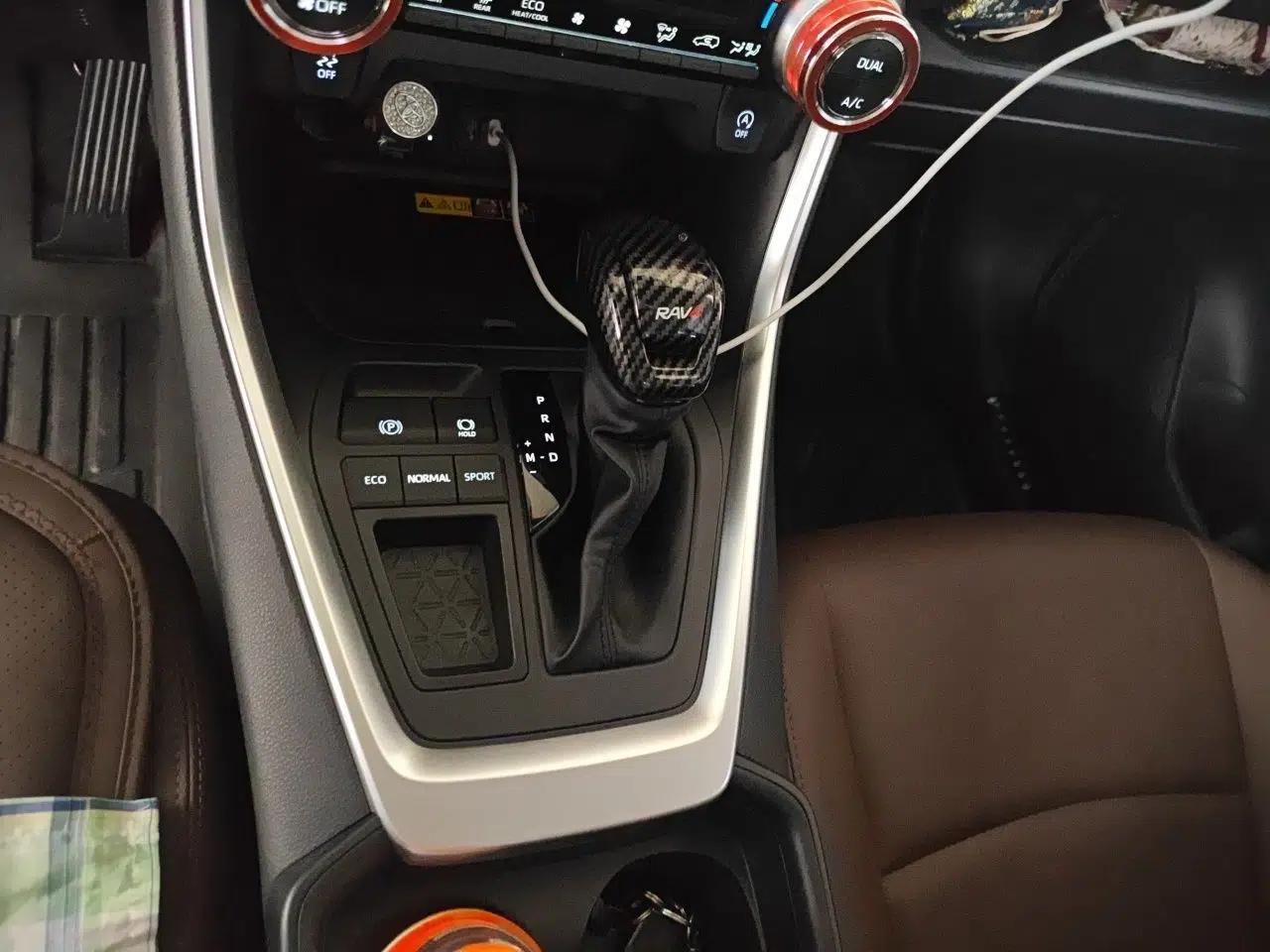 Toyota RAV4 2024 2.0L CVT Two-Wheel Drive Fashion Edition — миниатюра 14