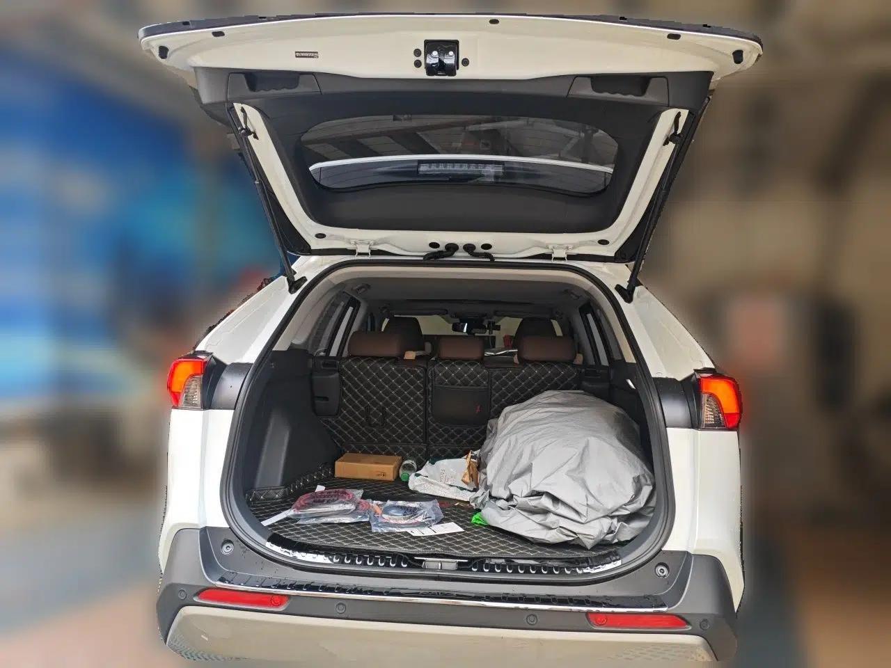 Toyota RAV4 2024 2.0L CVT Two-Wheel Drive Fashion Edition — миниатюра 19