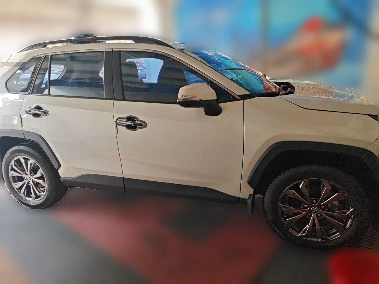 Toyota RAV4 2024 2.0L CVT Two-Wheel Drive Fashion Edition — миниатюра 3