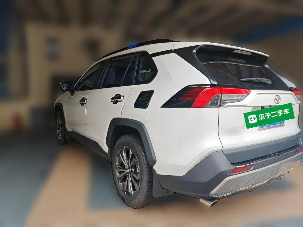 Toyota RAV4 2024 2.0L CVT Two-Wheel Drive Fashion Edition — миниатюра 4