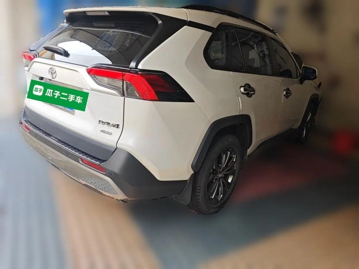 Toyota RAV4 2024 2.0L CVT Two-Wheel Drive Fashion Edition — миниатюра 6