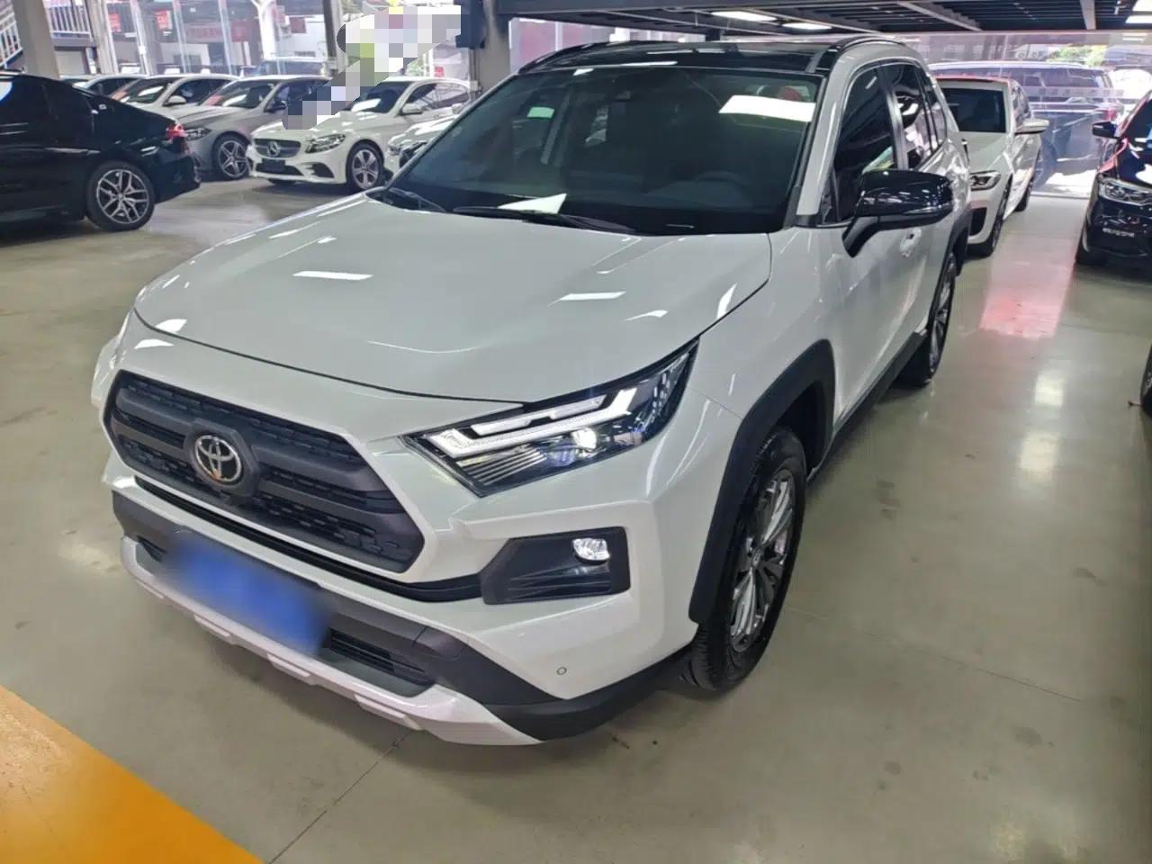 Toyota RAV4 2024 2.0L CVT 4x4 Explorer Plus Edition — миниатюра 1