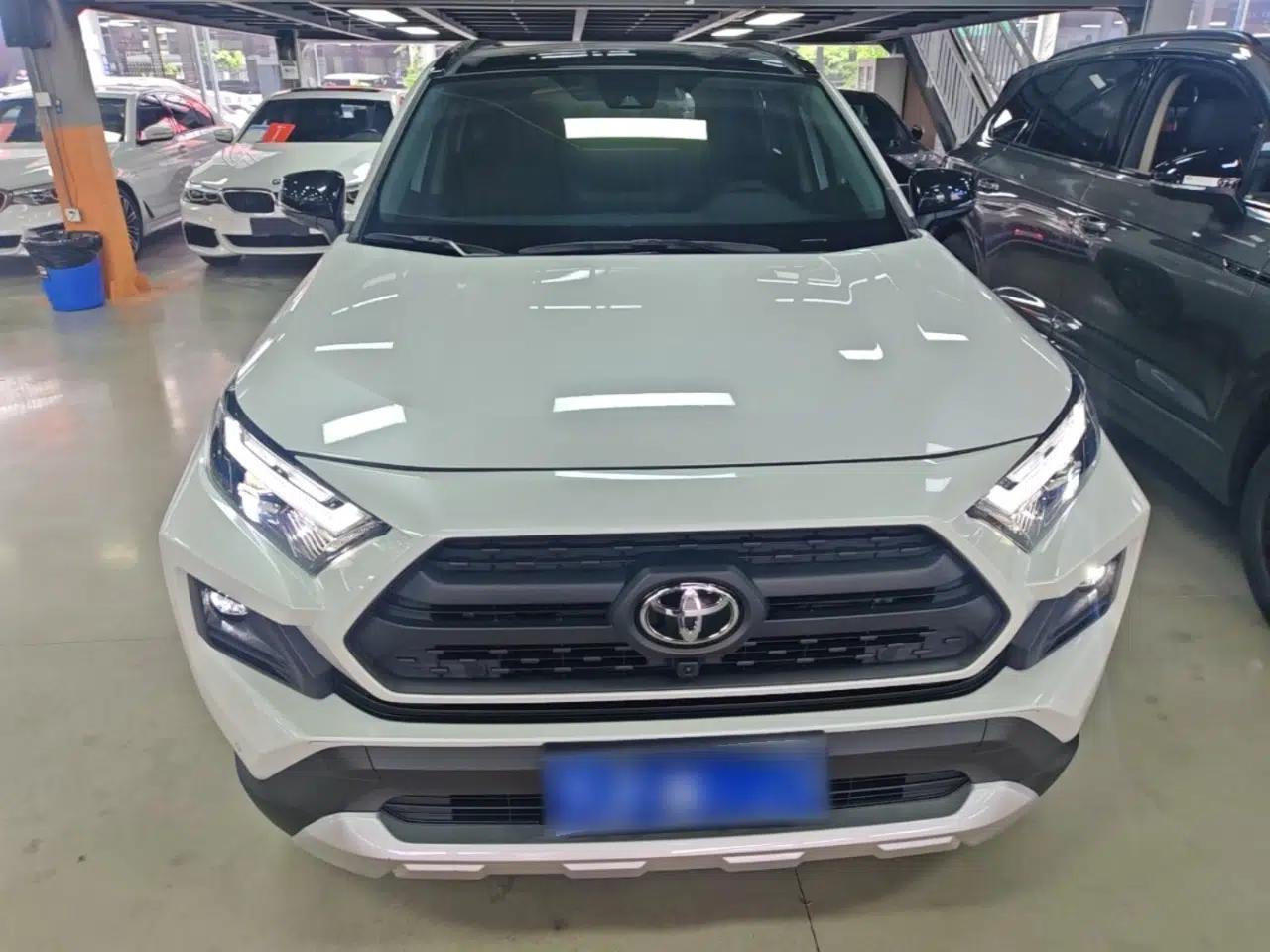 Toyota RAV4 2024 2.0L CVT 4x4 Explorer Plus Edition — миниатюра 2