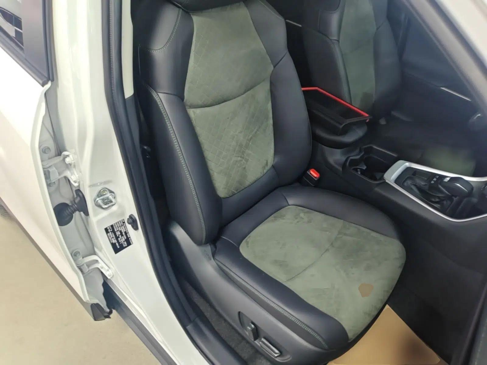 Toyota RAV4 2024 2.0L CVT 4x4 Explorer Plus Edition — миниатюра 19