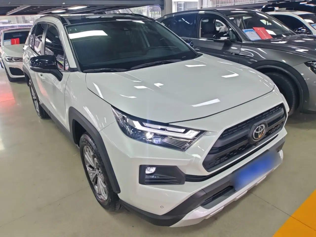 Toyota RAV4 2024 2.0L CVT 4x4 Explorer Plus Edition — миниатюра 3