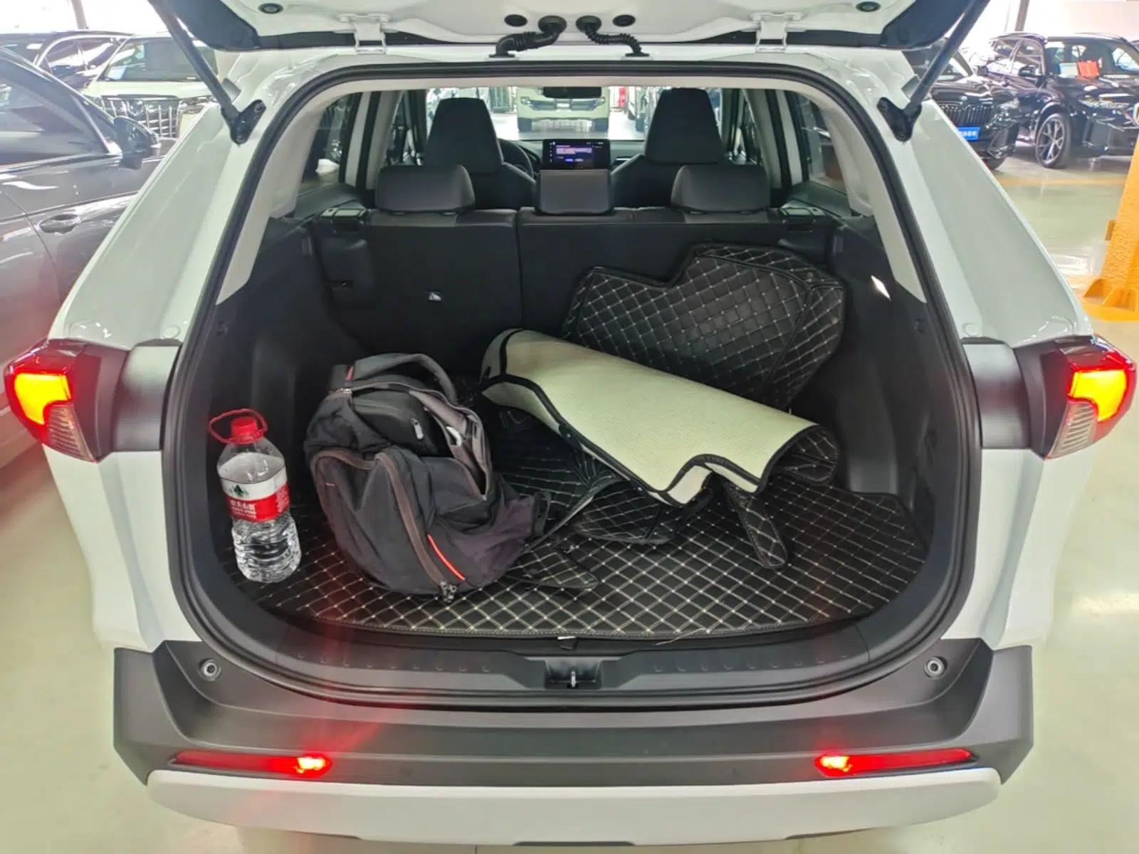 Toyota RAV4 2024 2.0L CVT 4x4 Explorer Plus Edition — миниатюра 22