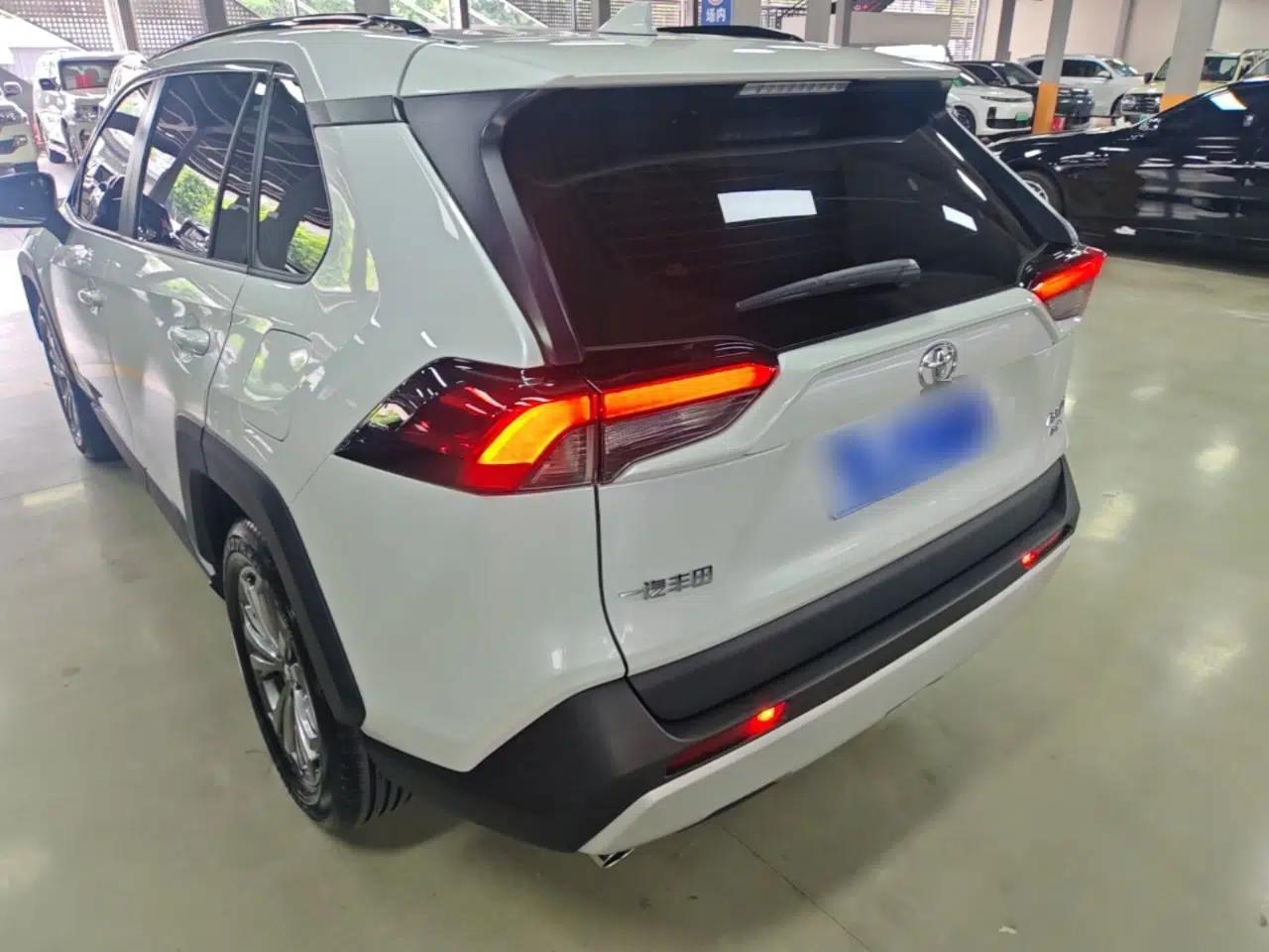 Toyota RAV4 2024 2.0L CVT 4x4 Explorer Plus Edition — миниатюра 4