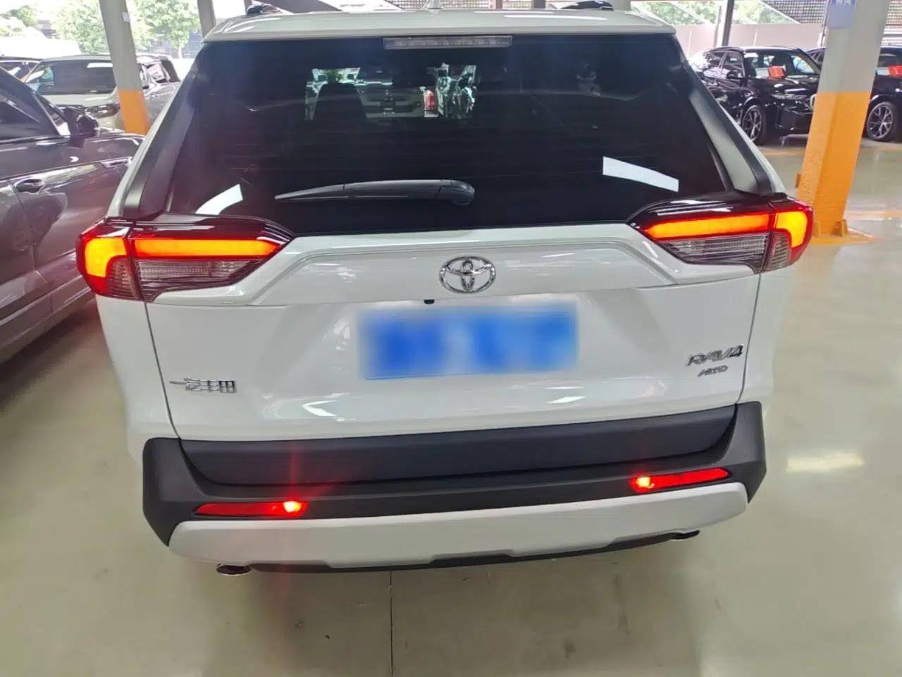 Toyota RAV4 2024 2.0L CVT 4x4 Explorer Plus Edition — миниатюра 5