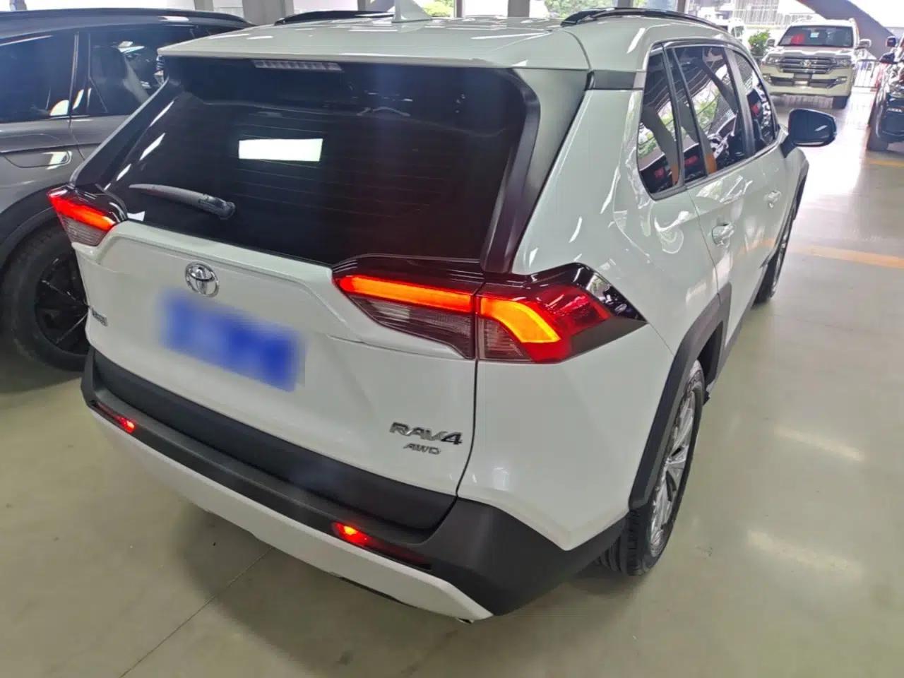 Toyota RAV4 2024 2.0L CVT 4x4 Explorer Plus Edition — миниатюра 6