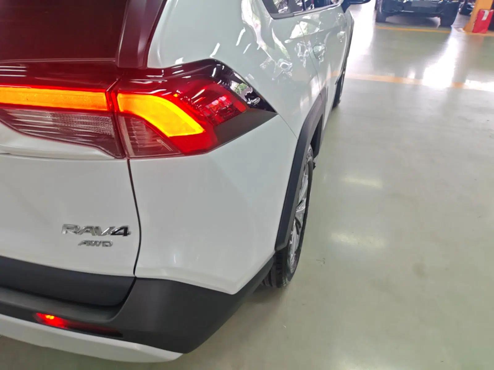 Toyota RAV4 2024 2.0L CVT 4x4 Explorer Plus Edition — миниатюра 9