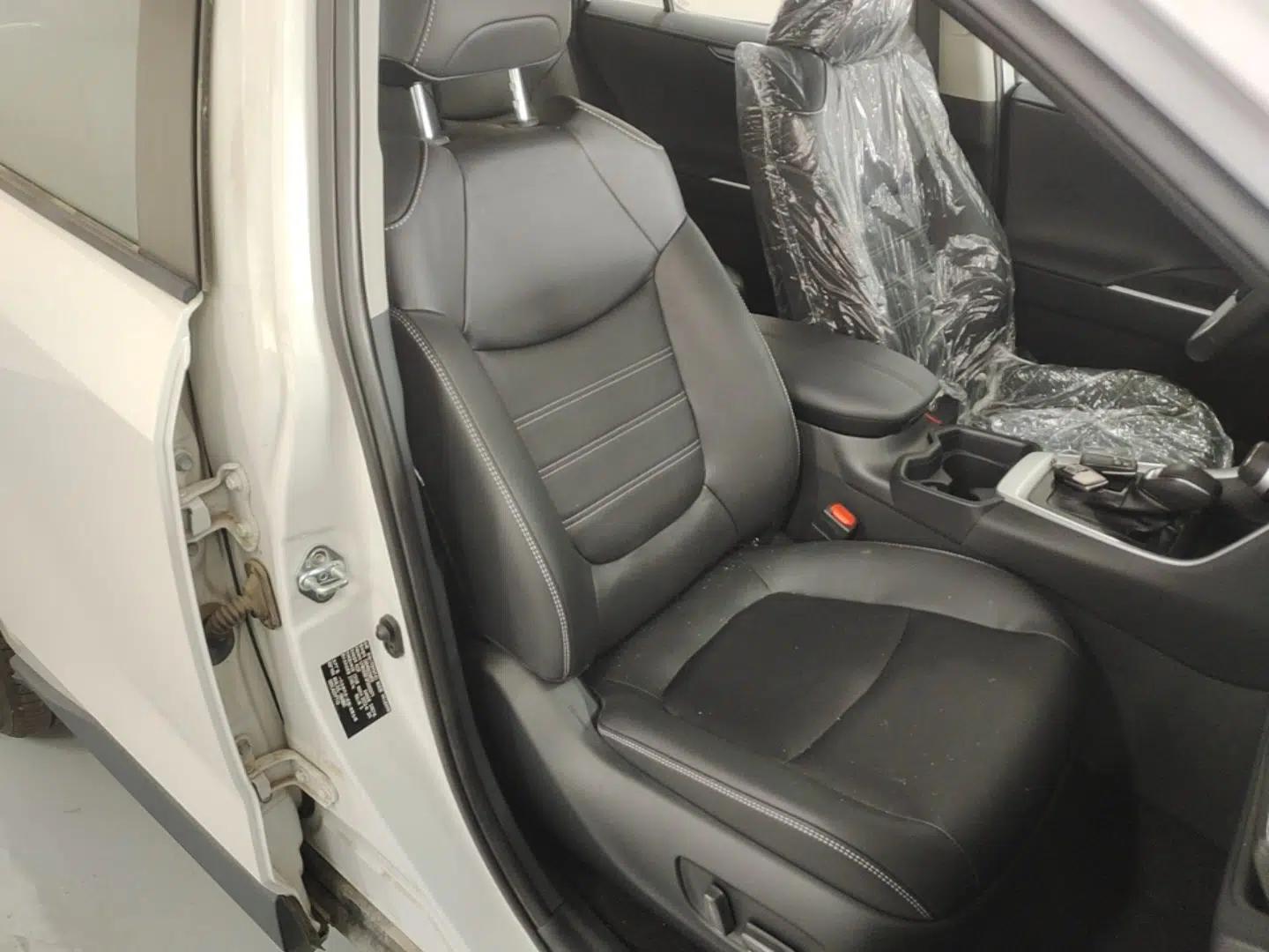 Toyota RAV4 2023 Dual-Engine 2.5L E-CVT Two-Wheel Drive Elite Plus Edition — миниатюра 24