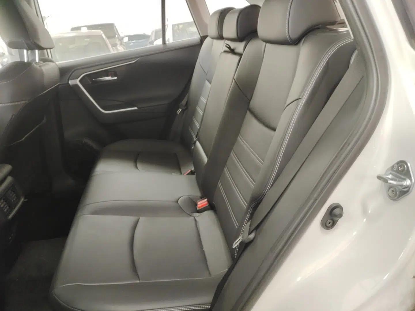 Toyota RAV4 2023 Dual-Engine 2.5L E-CVT Two-Wheel Drive Elite Plus Edition — миниатюра 25