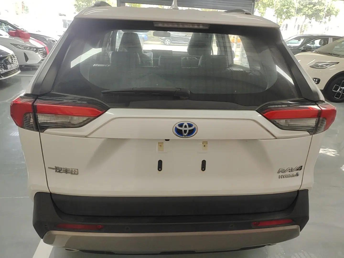 Toyota RAV4 2023 Dual-Engine 2.5L E-CVT Two-Wheel Drive Elite Plus Edition — миниатюра 5