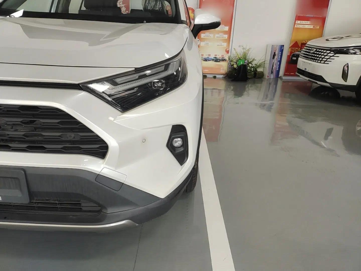 Toyota RAV4 2023 Dual-Engine 2.5L E-CVT Two-Wheel Drive Elite Plus Edition — миниатюра 8