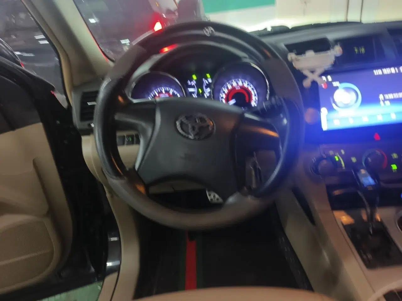 Toyota Highlander 2012 2.7L 2WD 5-Seater Elite Edition — миниатюра 10