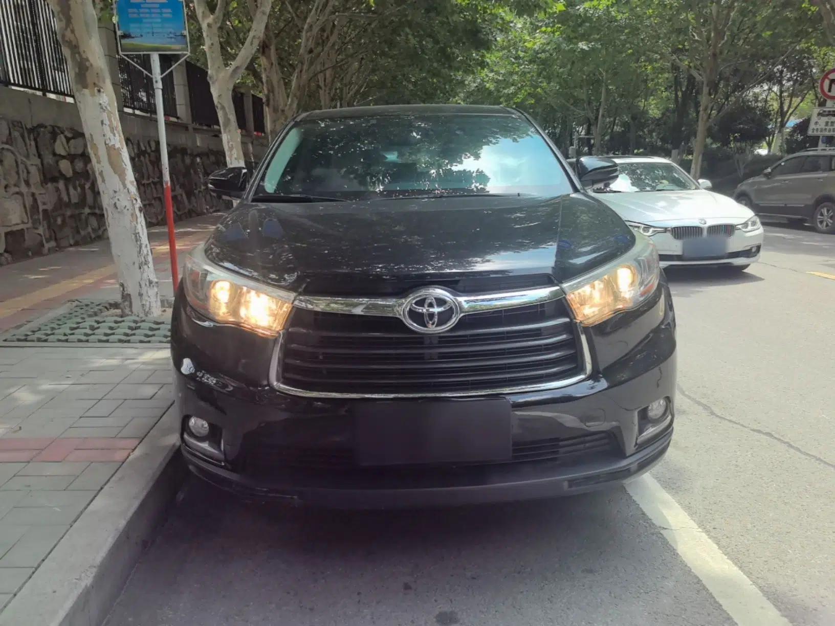 Toyota Highlander 2017 2.0T Two-Wheel Drive Elite Version 7 Seats — миниатюра 2