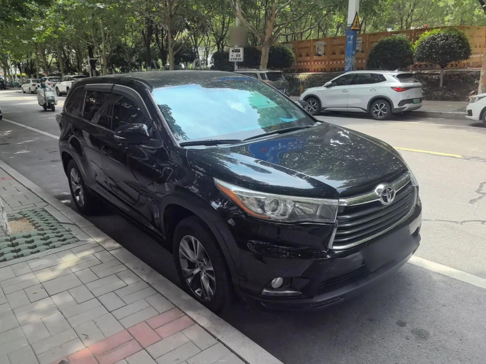 Toyota Highlander 2017 2.0T Two-Wheel Drive Elite Version 7 Seats — миниатюра 3