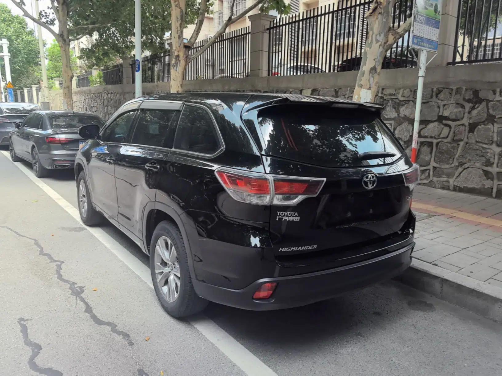 Toyota Highlander 2017 2.0T Two-Wheel Drive Elite Version 7 Seats — миниатюра 4