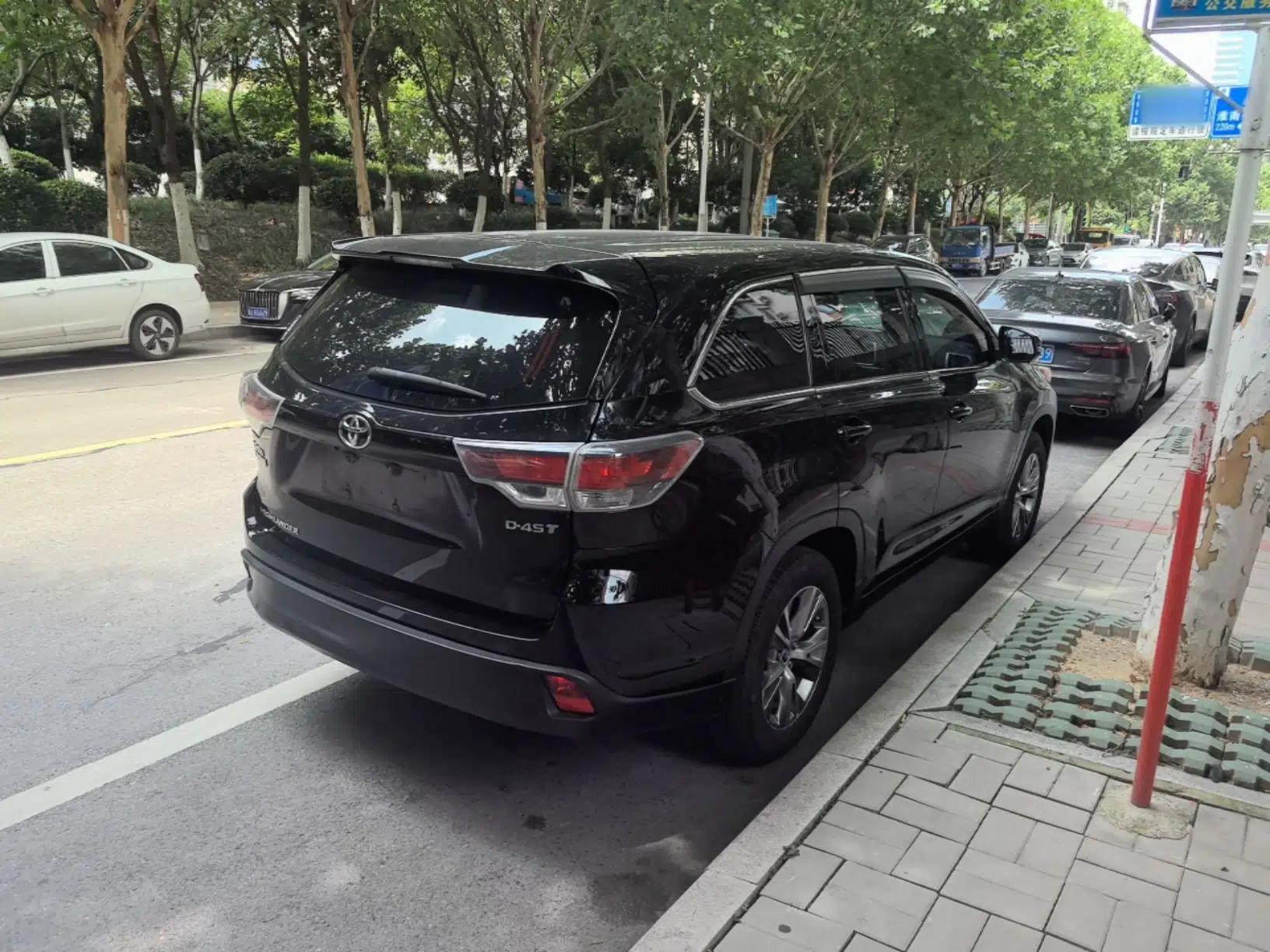 Toyota Highlander 2017 2.0T Two-Wheel Drive Elite Version 7 Seats — миниатюра 6