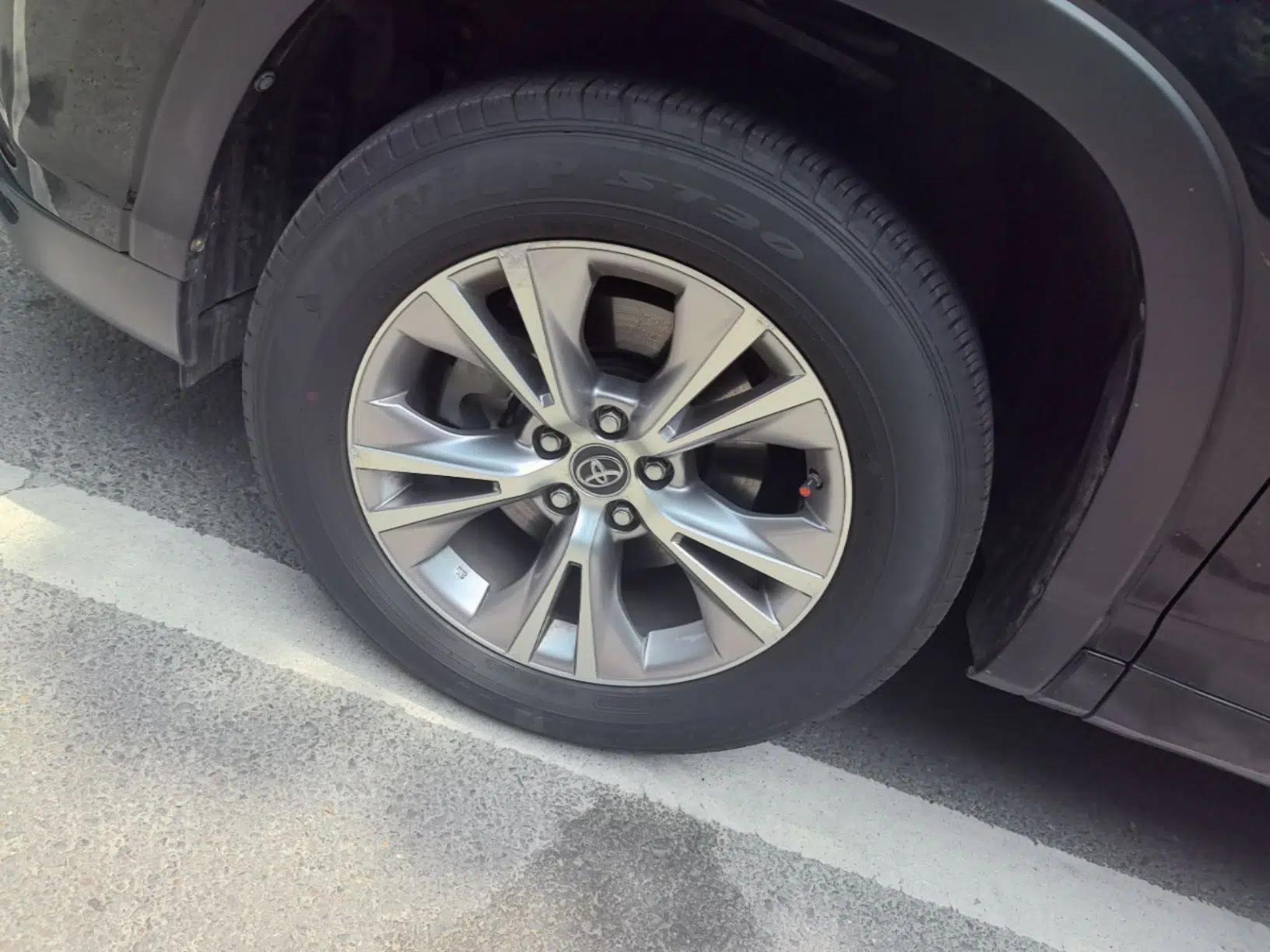 Toyota Highlander 2017 2.0T Two-Wheel Drive Elite Version 7 Seats — миниатюра 10