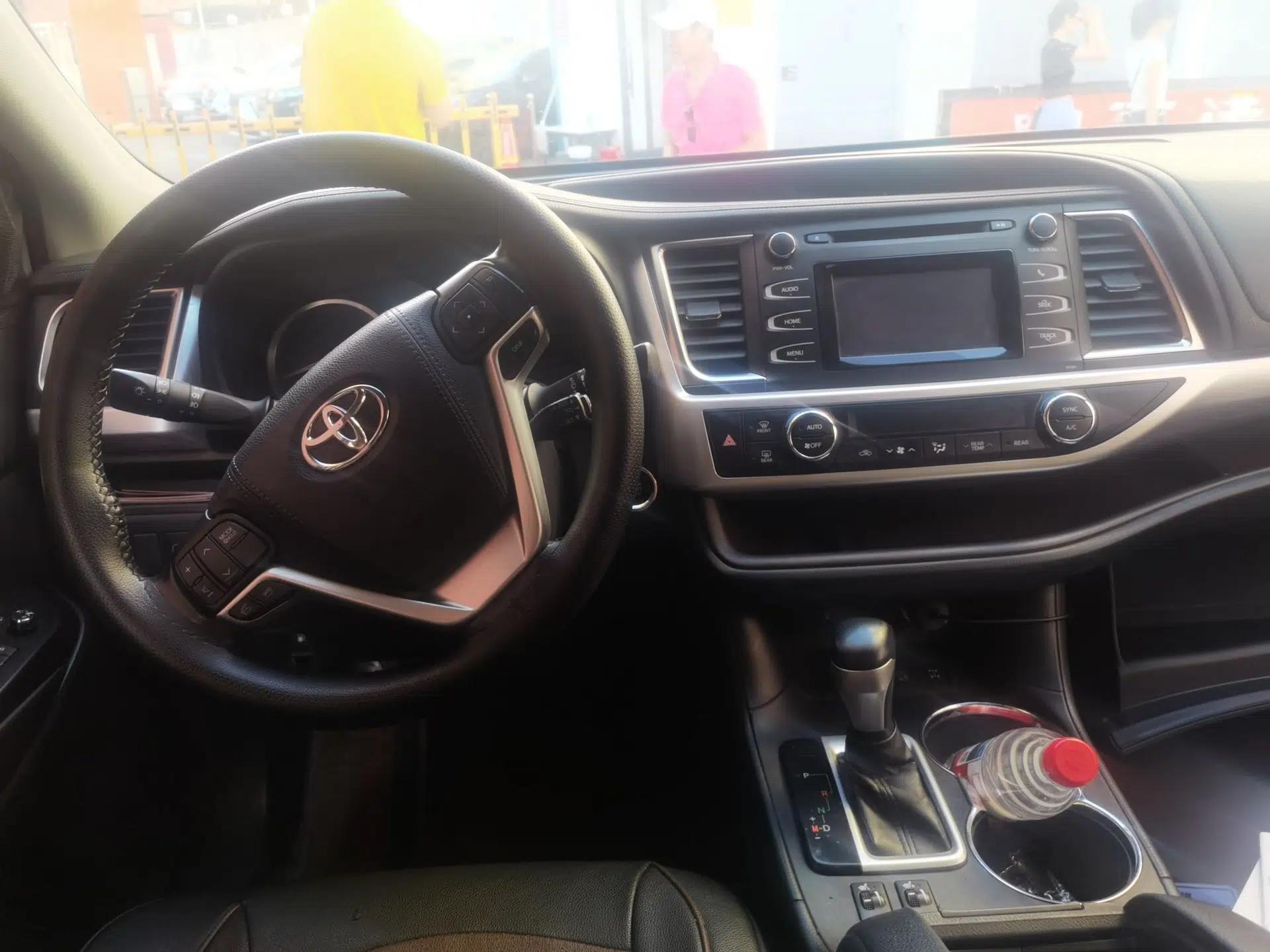 Toyota Highlander 2015 2.0T Four-Wheel Drive Luxury Edition 7-Seater — миниатюра 9