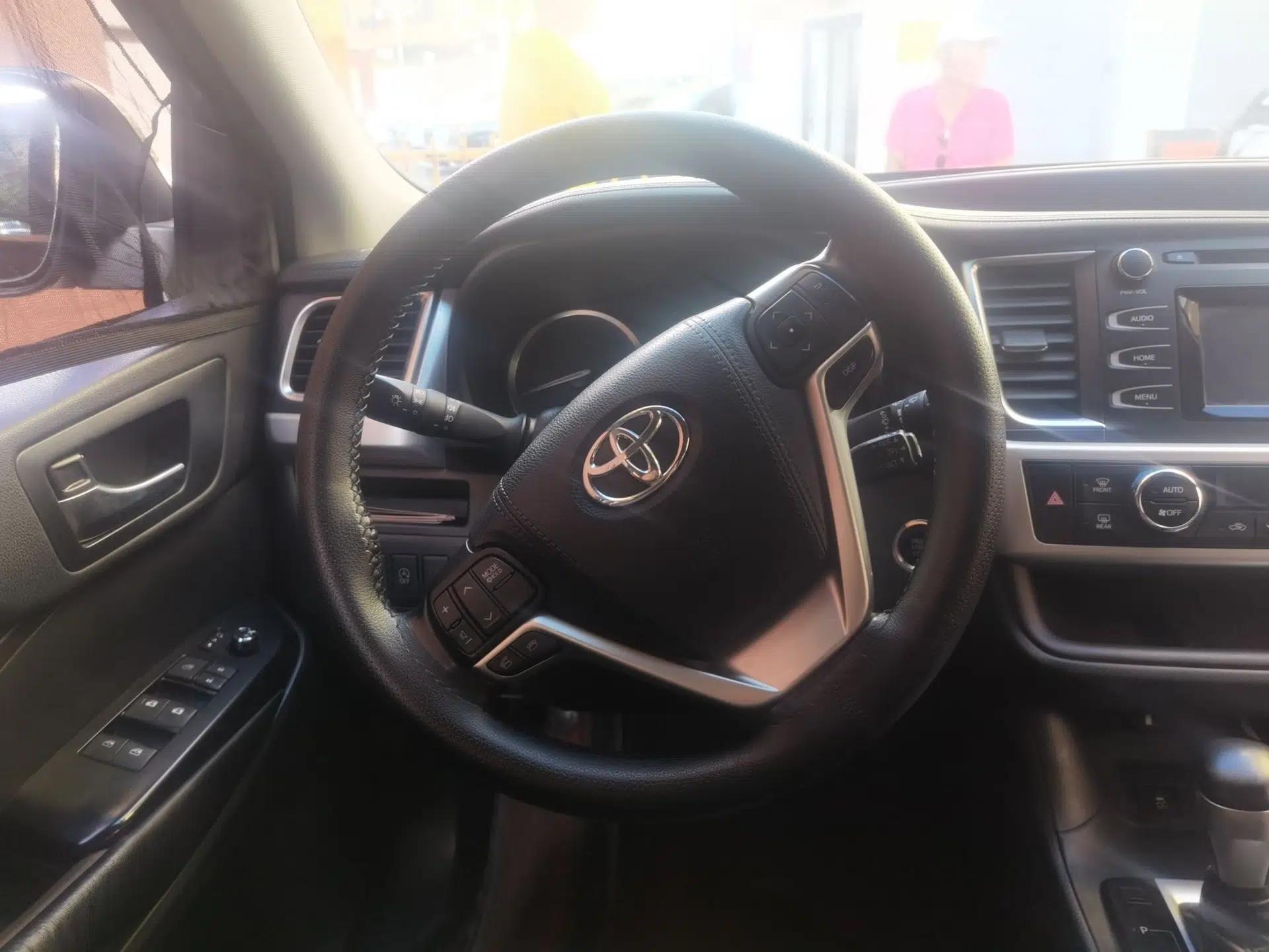 Toyota Highlander 2015 2.0T Four-Wheel Drive Luxury Edition 7-Seater — миниатюра 10