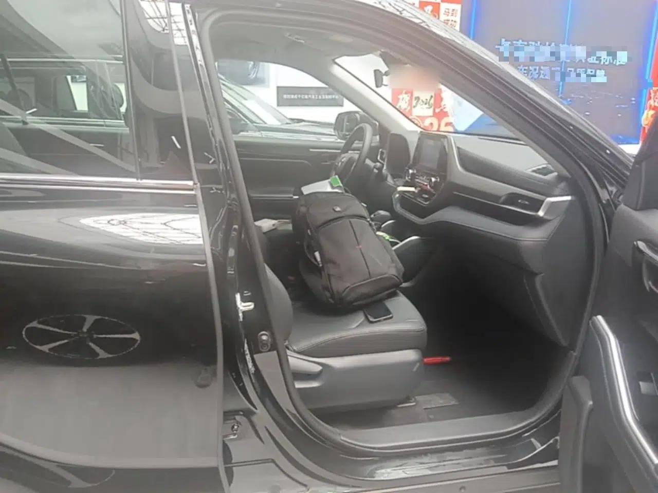 Toyota Highlander 2023 2.5L Smart Electric Hybrid Dual-Engine 4x4 Elite Edition 7 Seats — миниатюра 19