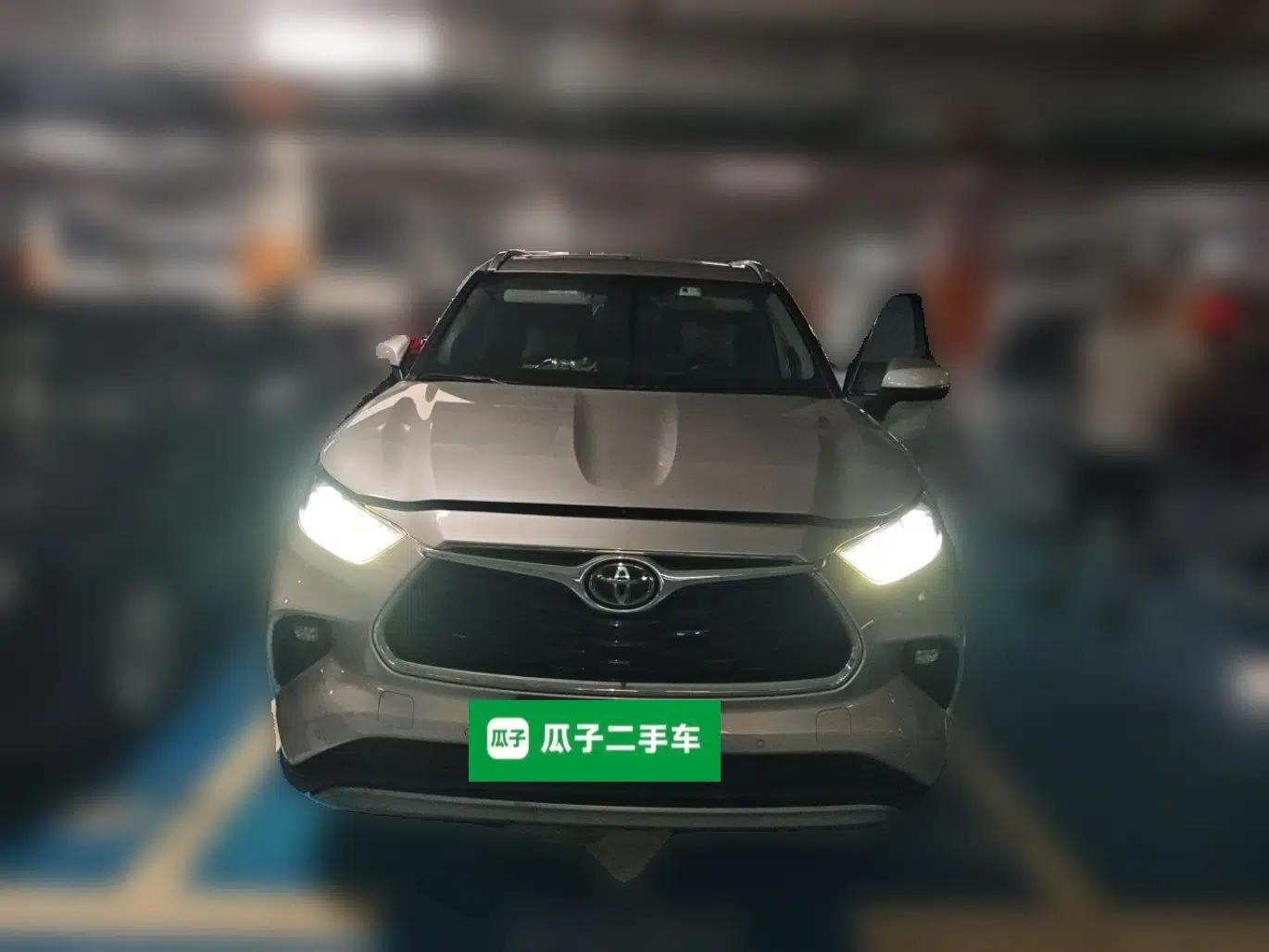 Toyota Highlander 2022 Dual-Engine 2.5L Four-Wheel Drive Supreme Edition 7-Seater — миниатюра 2