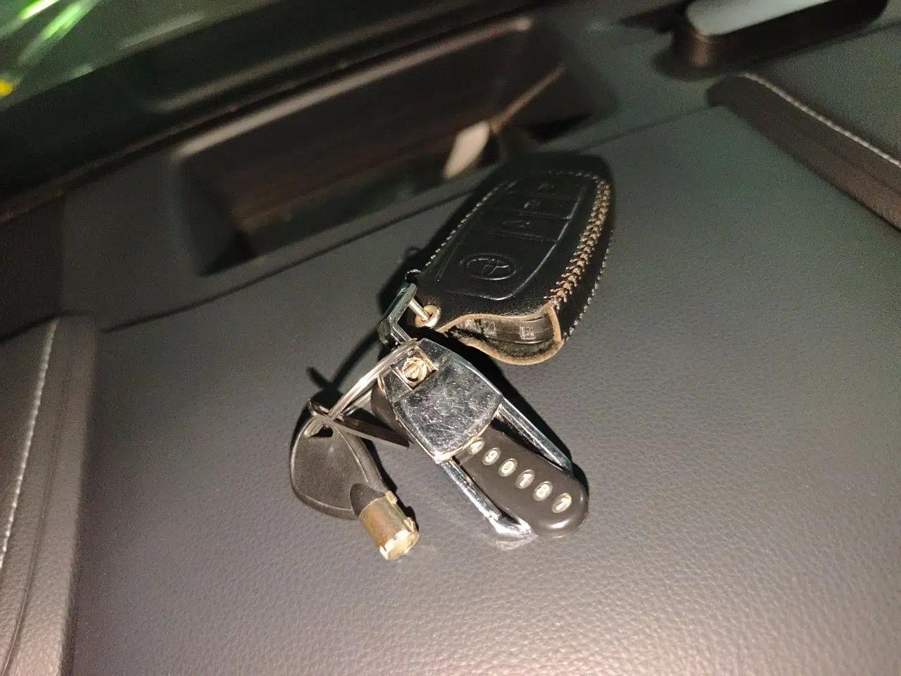 Toyota Highlander 2022 Dual-Engine 2.5L Four-Wheel Drive Supreme Edition 7-Seater — миниатюра 14