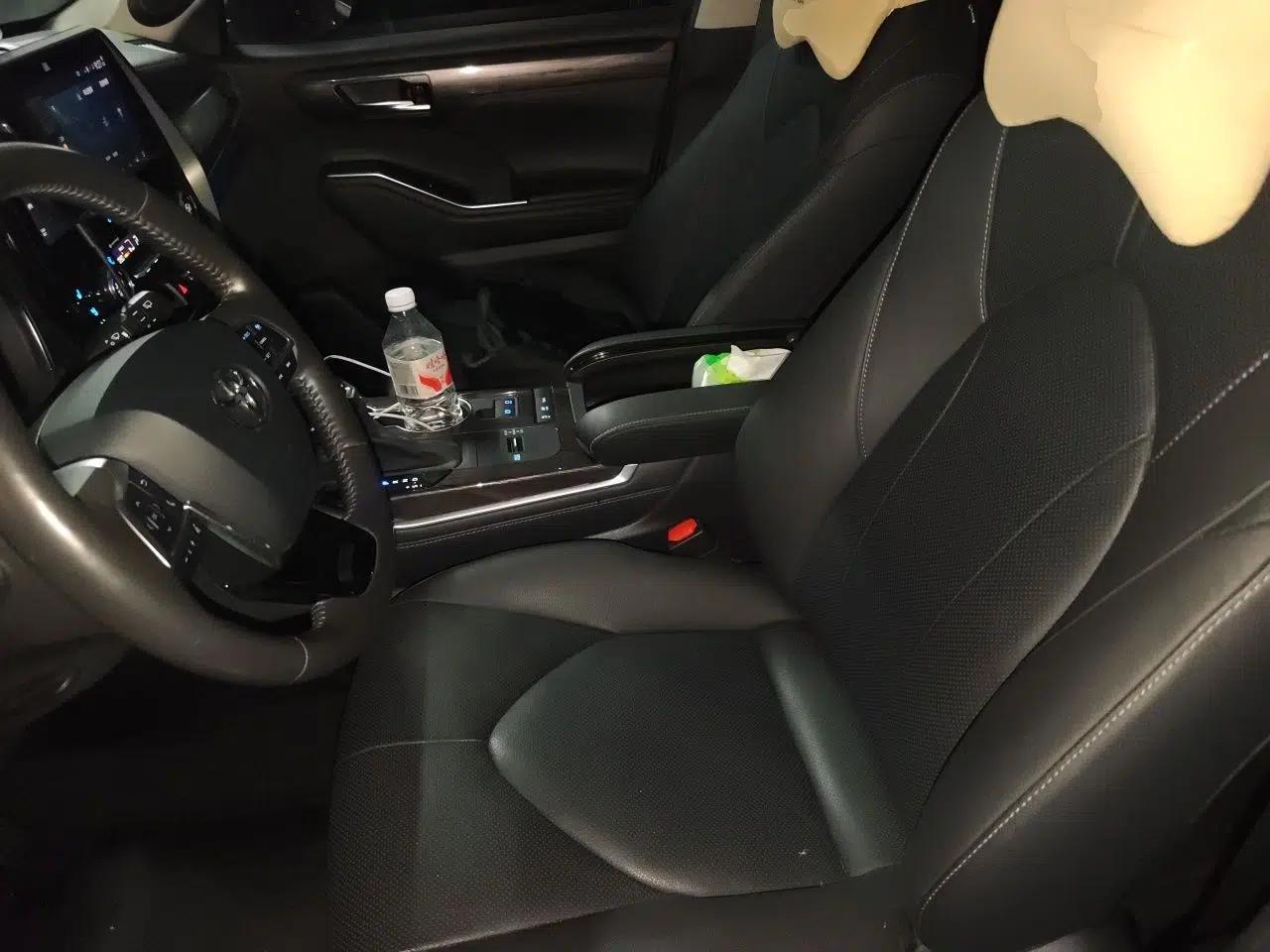Toyota Highlander 2022 Dual-Engine 2.5L Four-Wheel Drive Supreme Edition 7-Seater — миниатюра 15