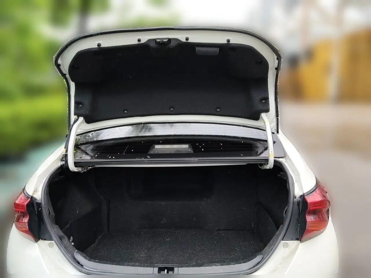 Toyota Levin 2016 Dual-Engine 1.8H GS E-CVT Elite Model with Sunroof — миниатюра 19