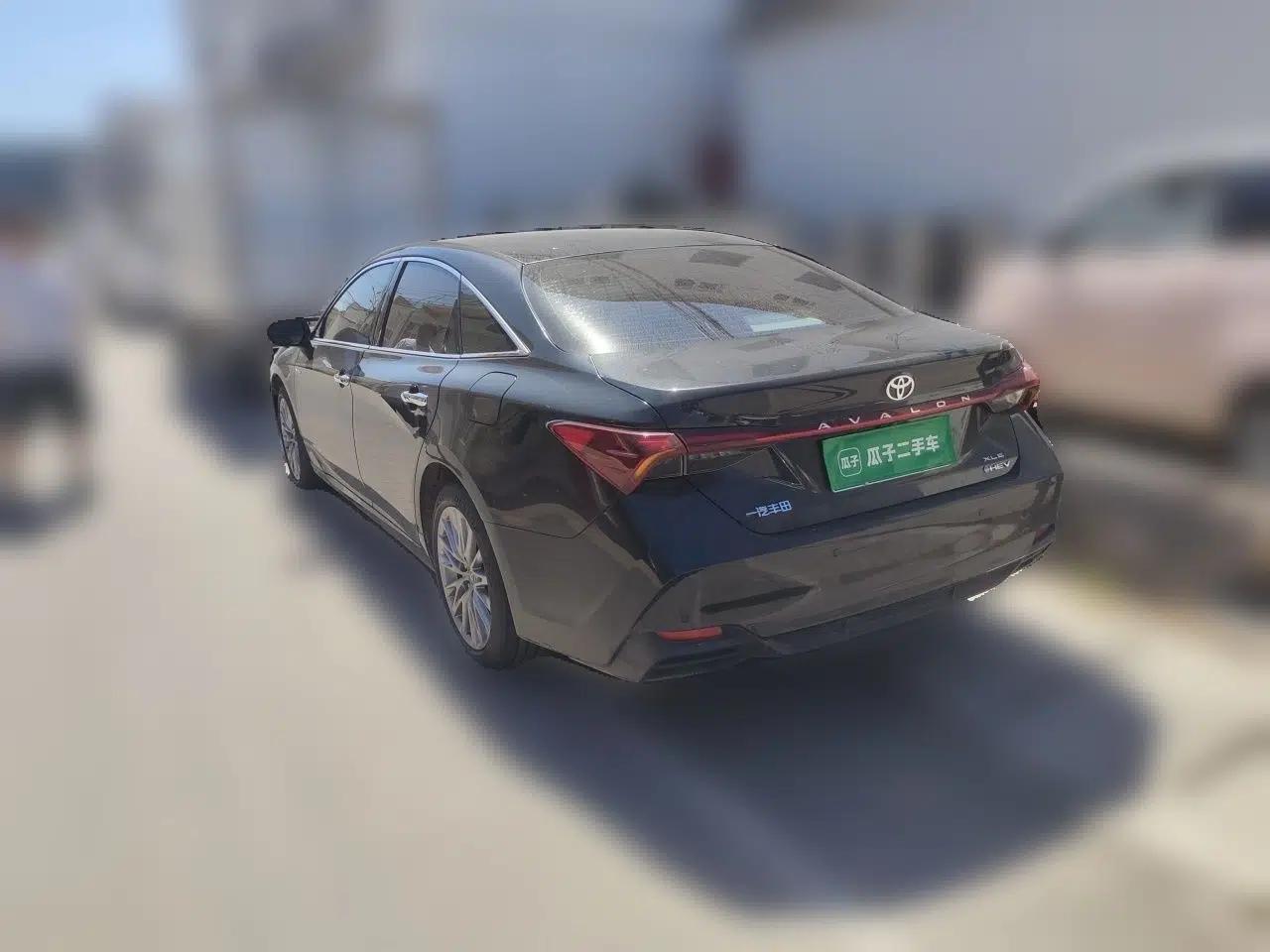 Toyota Avalon 2024 Dual-Motor 2.0L Premium Edition — миниатюра 4