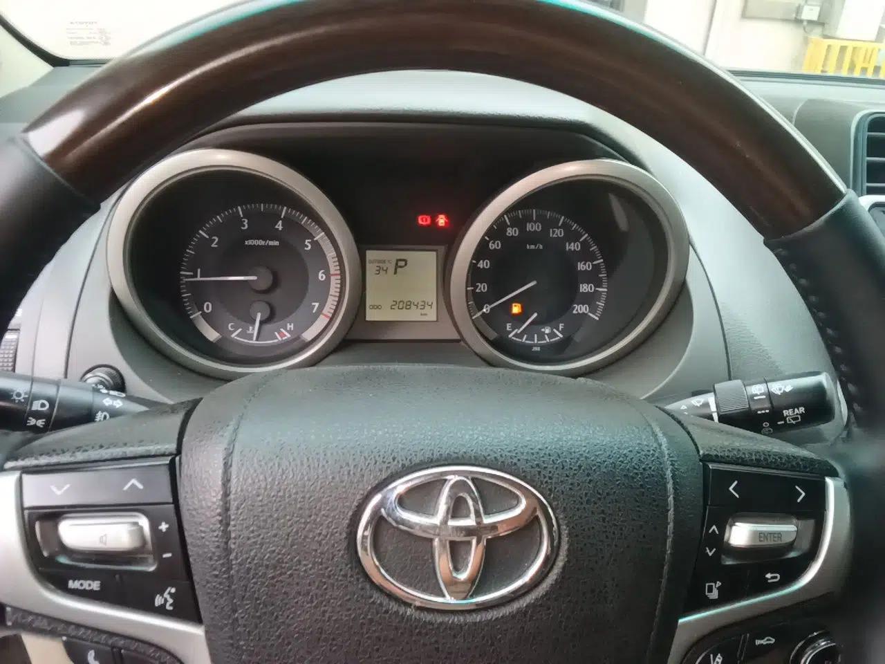 Toyota Prado 2010 2.7L Automatic Standard Edition — миниатюра 11