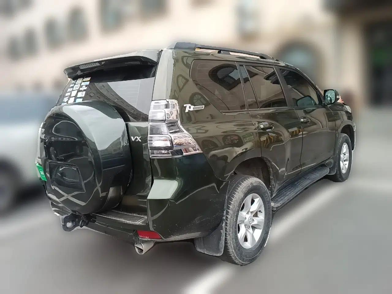 Toyota Prado 2010 2.7L Automatic Standard Edition — миниатюра 6