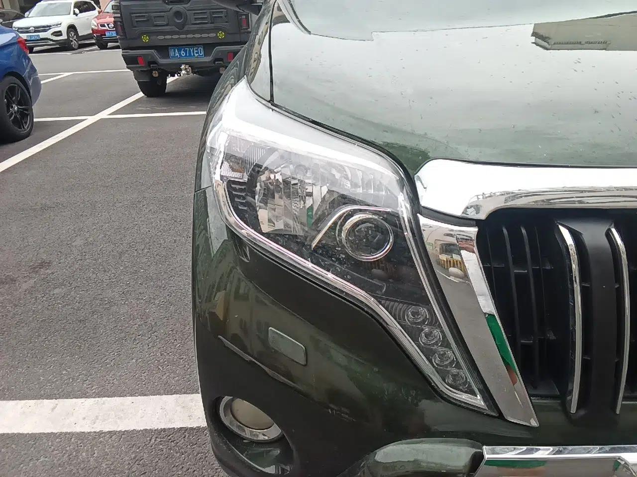Toyota Prado 2010 2.7L Automatic Standard Edition — миниатюра 7