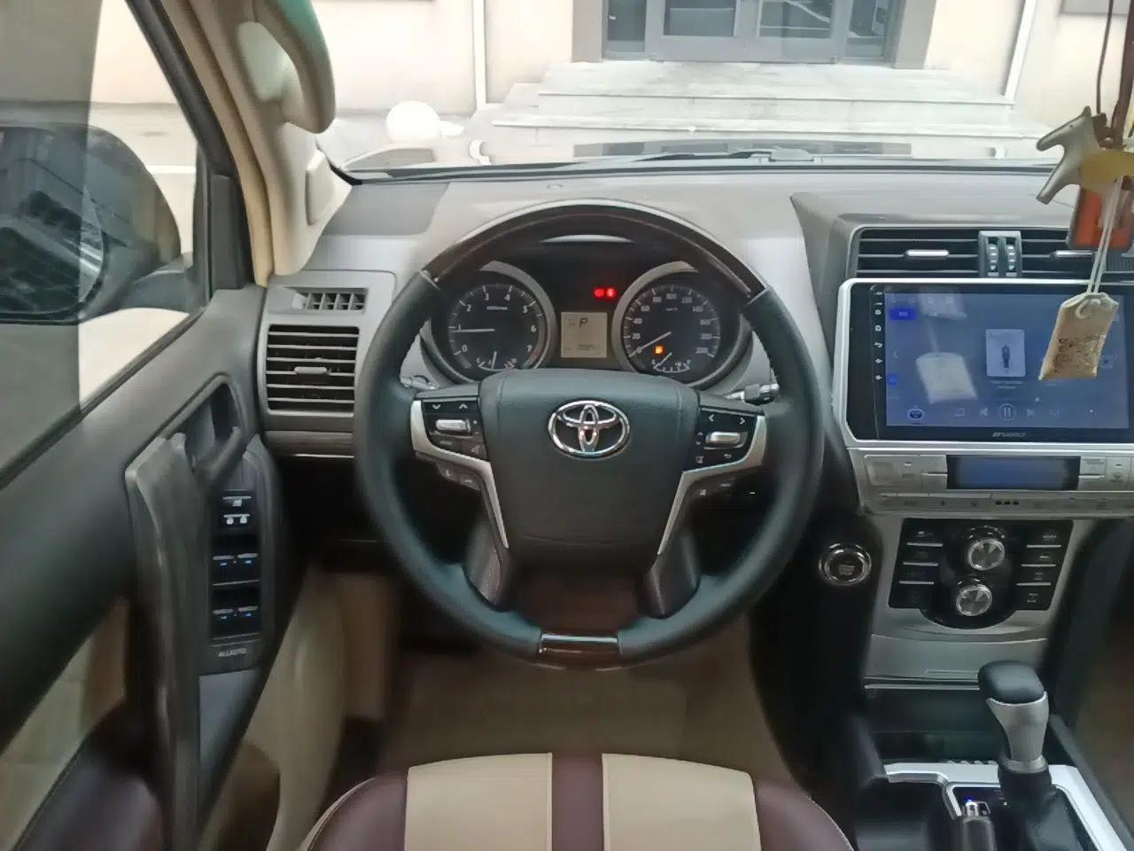 Toyota Prado 2010 2.7L Automatic Standard Edition — миниатюра 10