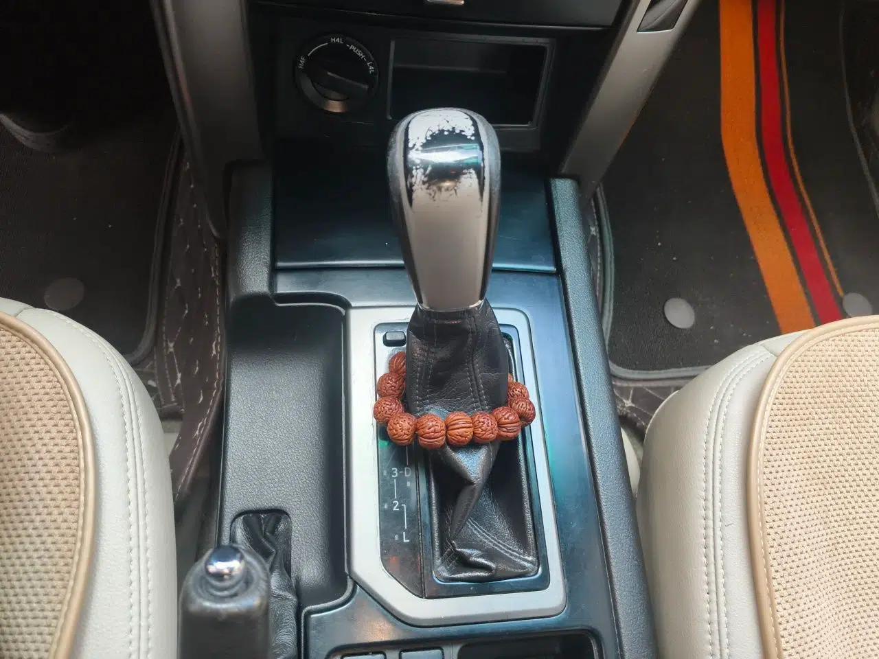 Toyota Prado 2010 2.7L Automatic Standard Edition — миниатюра 14